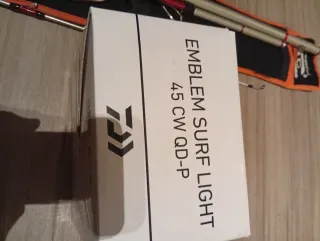 Caña Daiwa Emblem Surf 45 SCW QDP más carrete