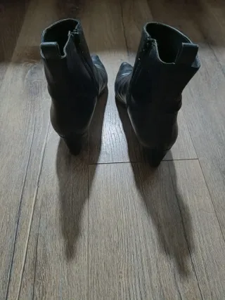 Botines Lodi Negros Tacon Aguja Punta Fina