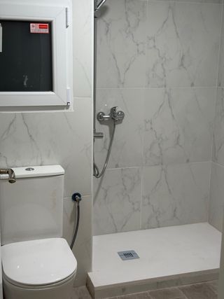 Se alquila habitacion