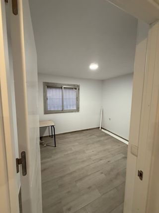 Se alquila habitacion