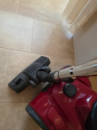 Aspirador AEG 700W Potente aspirador sin bolsa