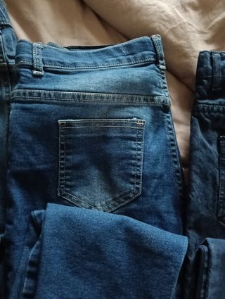 Lotto n. 4 pantaloni (3 jeans + 1 modello jeans)