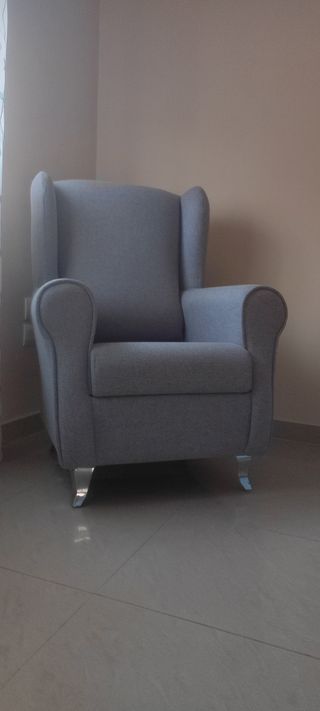 Sillón de tela gris como nuevo
