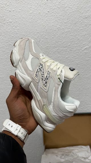 Zapatilla New Balance 9060 Beige/Blanco