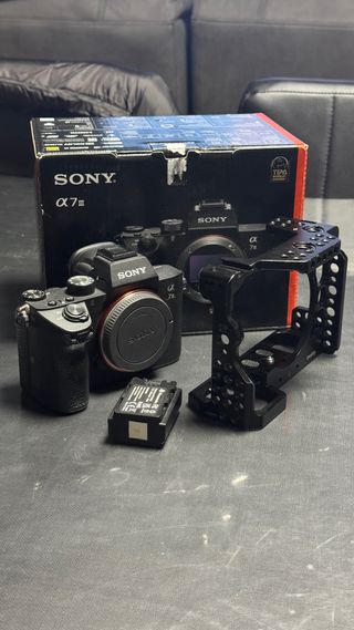 Sony A7 III Cámara Full Frame con Jaula