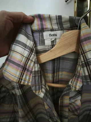 Lote 16 prendas: 11 camisas mujer, 3 chaquetas,...