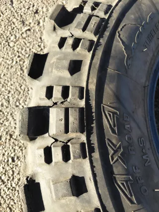 Neumático 31/10.5x15