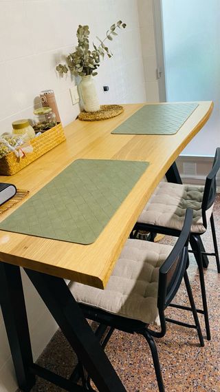 Tavolo alto e 2 sgabelli