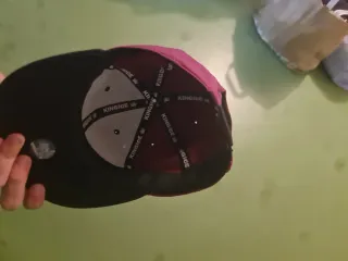 Gorra Snapback London Roja y Negra