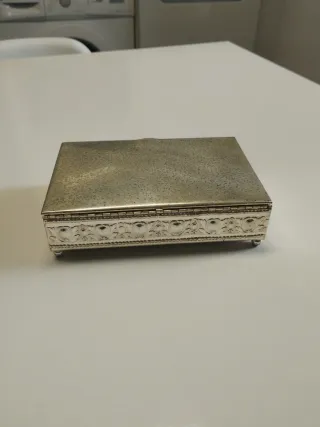 Antiguo joyero de alpaca