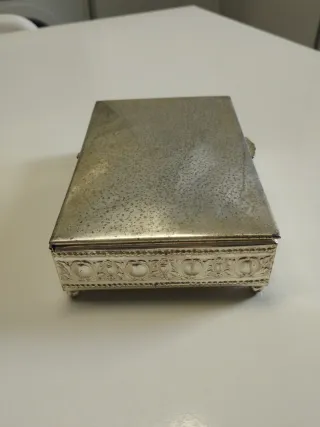 Antiguo joyero de alpaca