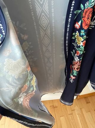 Kimono azul con flores