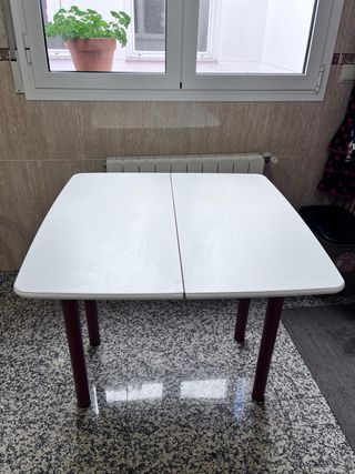 Mesa plegable cocina blanca y morada