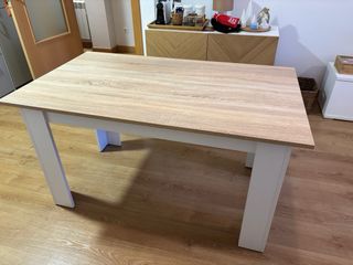 Mesa y sillas comedor