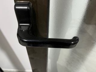 Puerta aluminio color cobre