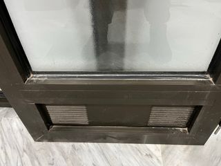 Puerta aluminio color cobre