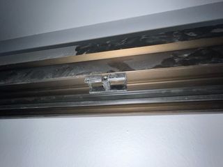 Puerta aluminio color cobre