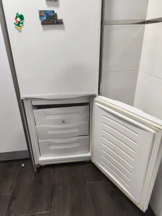 Nevera blanca con congelador