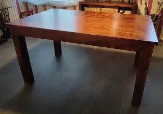 Mesa de comedor de madera. 6 personas
