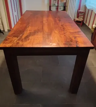 Mesa de comedor de madera. 6 personas