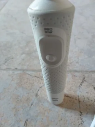 Cepillo Eléctrico Oral-B con Cargador