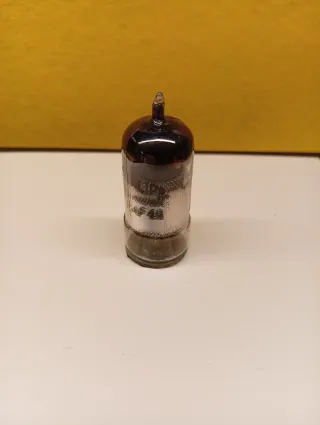 UAF 42 Válvula Radio Antigua