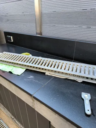 Rejilla desagüe canaleta. 4 tramos de 1m x 13 cm