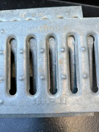 Rejilla desagüe canaleta. 4 tramos de 1m x 13 cm