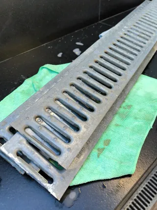 Rejilla desagüe canaleta. 4 tramos de 1m x 13 cm