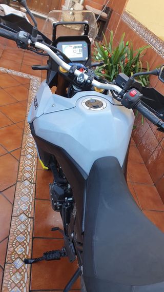 Suzuki V-Strom DE 800