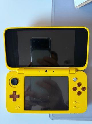 Nintendo 2DS XL pikachu