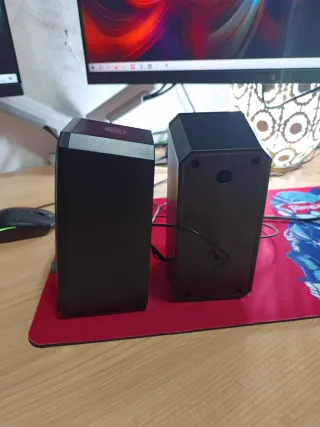 Altavoces gaming RGB negros