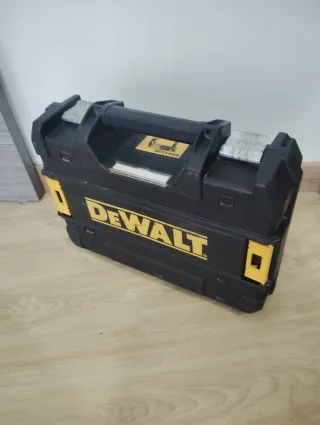 Taladro percutor Dewalt con maletín