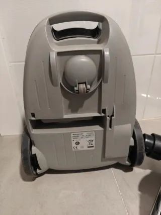 Aspirador Ufesa AC4200