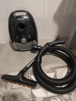 Aspirador Ufesa AC4200