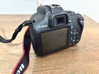 Cámara Canon EOS 2000D Negra