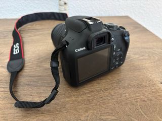 Cámara Canon EOS 2000D Negra