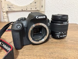 Cámara Canon EOS 2000D Negra