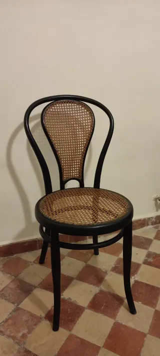 Silla vintage de madera y ratán