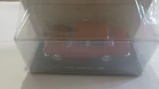 2 modellini Ferrari e Opel