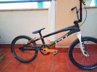 Bicicleta BMX Race GT Carbono