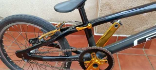 Bicicleta BMX Race GT Carbono