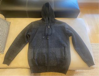 Chaqueta con cremallera para hombre, con capucha.