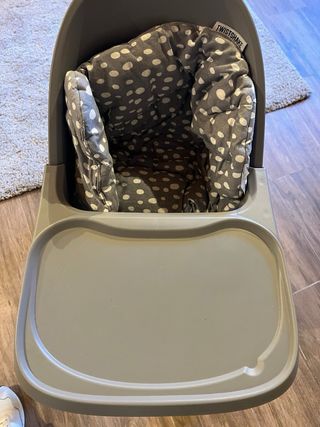 Trona twistshake de bebé gris con patas de madera