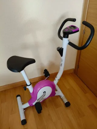 Bicicleta Estática morada y Blanca