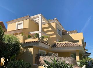 Piso en venta en Los Naranjos - Las Brisas en Marbella