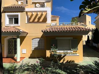 Piso en venta en Los Naranjos - Las Brisas en Marbella
