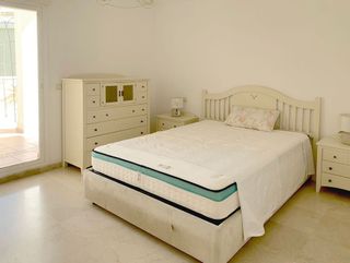 Piso en venta en Los Naranjos - Las Brisas en Marbella