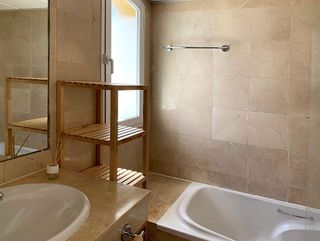 Piso en venta en Los Naranjos - Las Brisas en Marbella