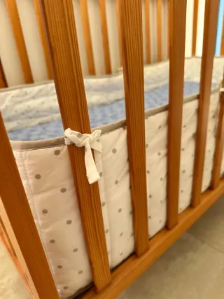 Cuna de madera para bebé